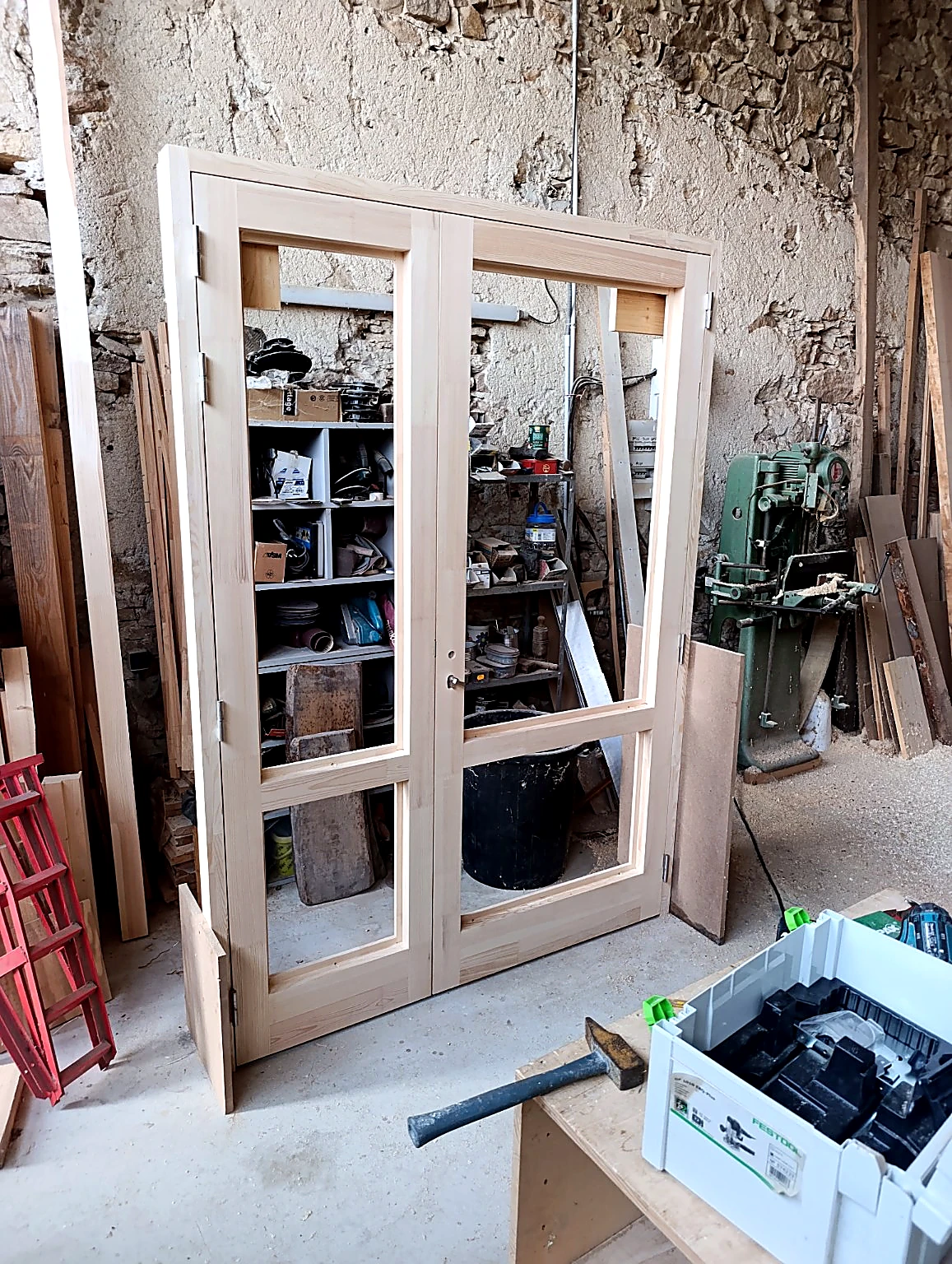 Porte vitrée en bois clair fabriquée sur mesure