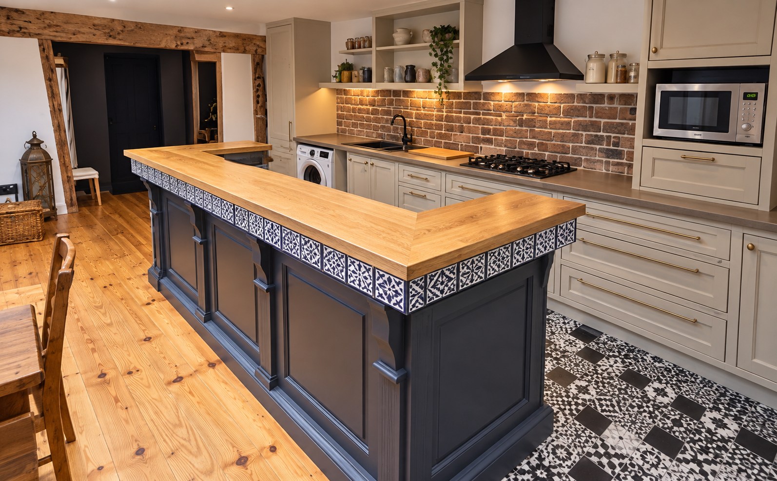 Cuisine sur mesure avec îlot central et rangements