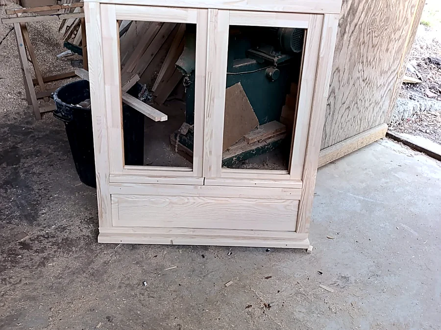 Châssis de fenêtre en bois clair réalisé sur mesure