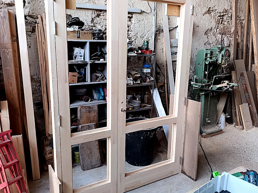 Porte vitrée en bois clair fabriquée sur mesure