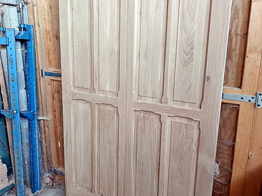 Double porte artisanale en bois clair
